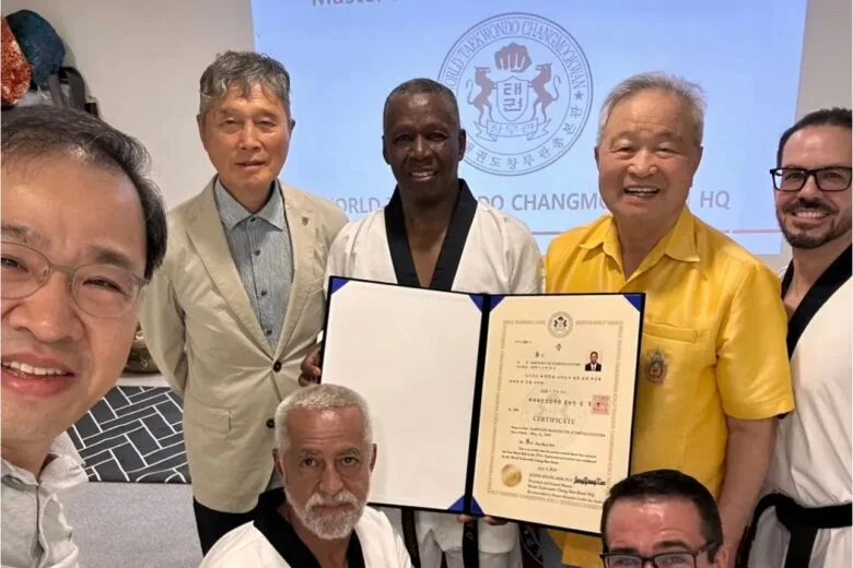 Mestre Martinho participa de curso na Coreia do Sul e avança para novo título no Taekwondo