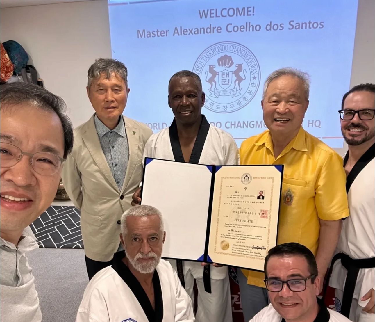 Mestre Martinho participa de curso na Coreia do Sul e avança para novo título no Taekwondo
