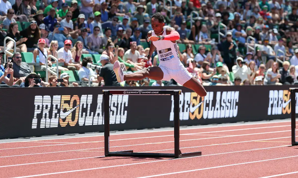 Alison dos Santos é ouro na Diamond League, nos EUA