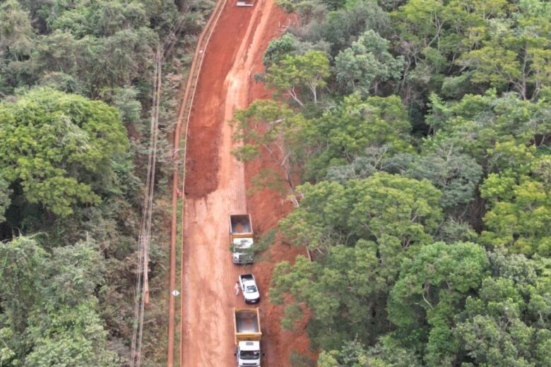 São Gonçalo do Rio Abaixo: obra de pavimentação da estrada para Vargem da Lua tem ritmo acelerado