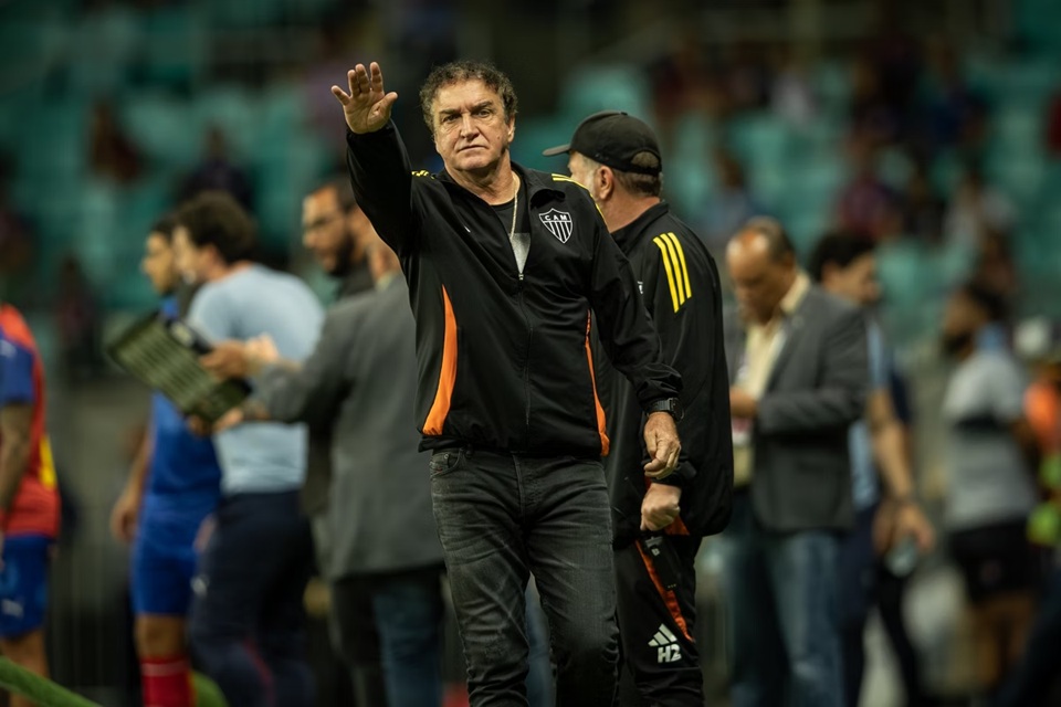 Cuca comemora vitória do Atlético na Sul-Americana, mas faz alerta: "Confronto está aberto"