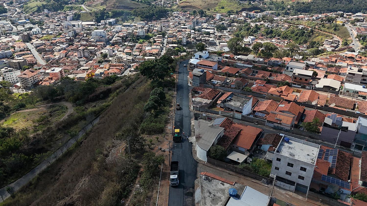 João Monlevade: terminou o trabalho de asfaltamento   da rua Vitória no bairro Satélite