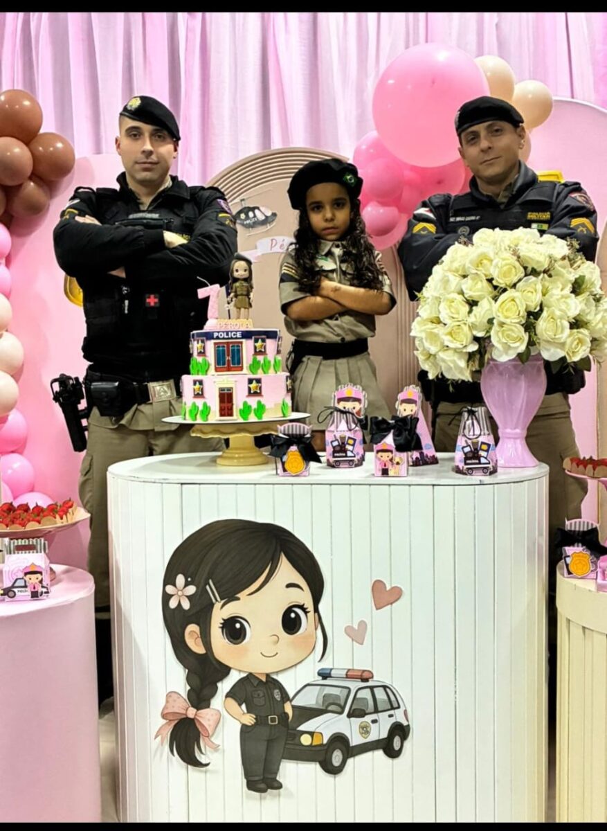 Aniversariante de João Monlevade escolhe Polícia Militar como tema de festa e recebe visita especial