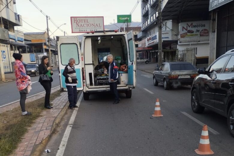 Motociclista fica ferido após colisão com carro em João Monlevade
