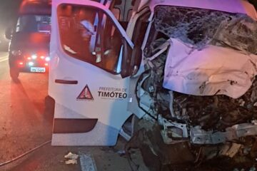 Grave acidente entre ônibus da Gontijo e van da Prefeitura de Timóteo deixa dois mortos na BR-381