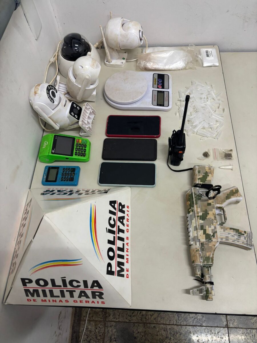 Operação policial em Barão de Cocais apreende drogas e material usado para monitorar ação da PM