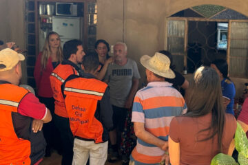 Famílias começam a deixar casas em Brumadinho após barragem ter nível de emergência elevado