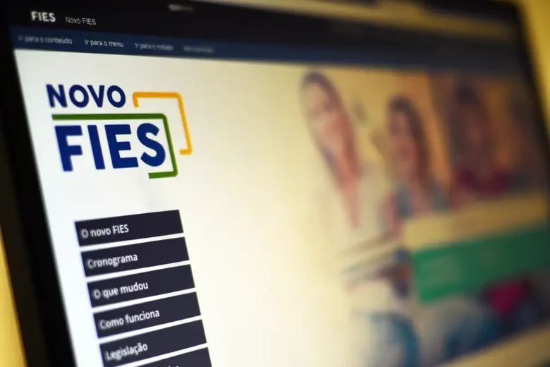 MEC anuncia renegociação de dívidas do Fies com parcelamento em até 180 vezes e perdão de juros