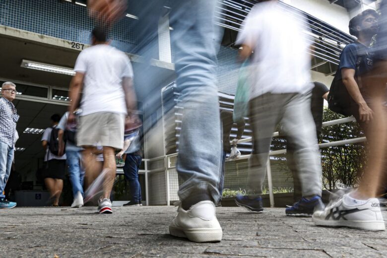 Concluintes de graduação em 2025 devem preencher questionário obrigatório do Enade até novembro
