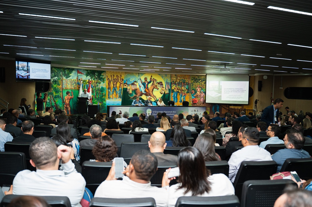 Plataforma Minera Brasil é apresentada no VI Encontro Nacional dos Municípios Mineradores e marca encerramento do evento em BH