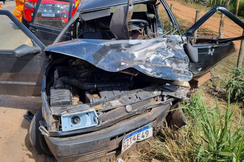 Acidente com três veículos na MGC-120 deixa duas pessoas feridas na região do Gaspar, em Santa Maria de Itabira