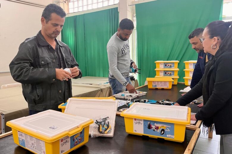 Novos kits Lego impulsionam o ensino de robótica nas escolas integrais de São Gonçalo do Rio Abaixo