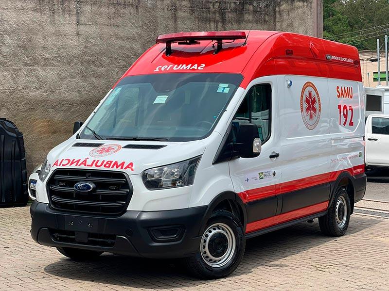 Criança de 10 anos fica ferida após acidente entre bicicleta e carro na MGC-120, em João Monlevade
