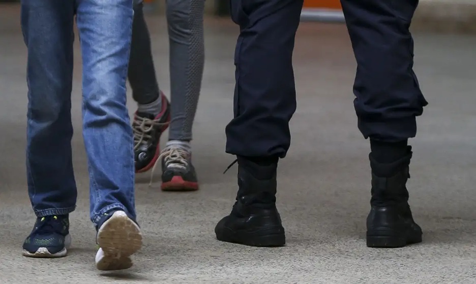 TCE-MG suspende programa de escolas cívico-militares em Minas Gerais