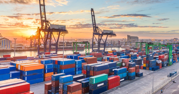 Tarifas dos EUA devem tirar R$ 25,8 bilhões do PIB brasileiro e afetam mais da metade das exportações, diz a Fiemg