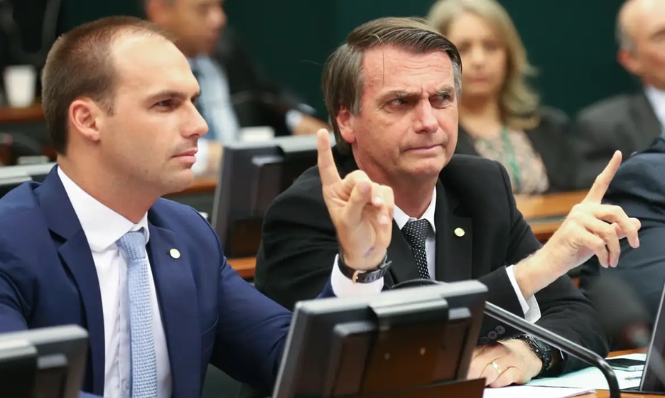 Polícia Federal indicia Jair e Eduardo Bolsonaro em inquérito sobre sanções dos EUA