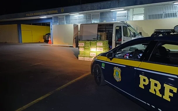 PRF recupera mais de mil garrafas de uísque furtadas de caminhão na BR-381