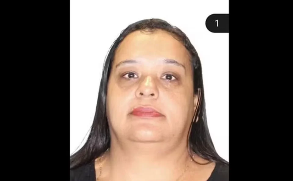 Brasileira acusada de matar cinco filhos é extraditada de Portugal e entregue à Justiça mineira