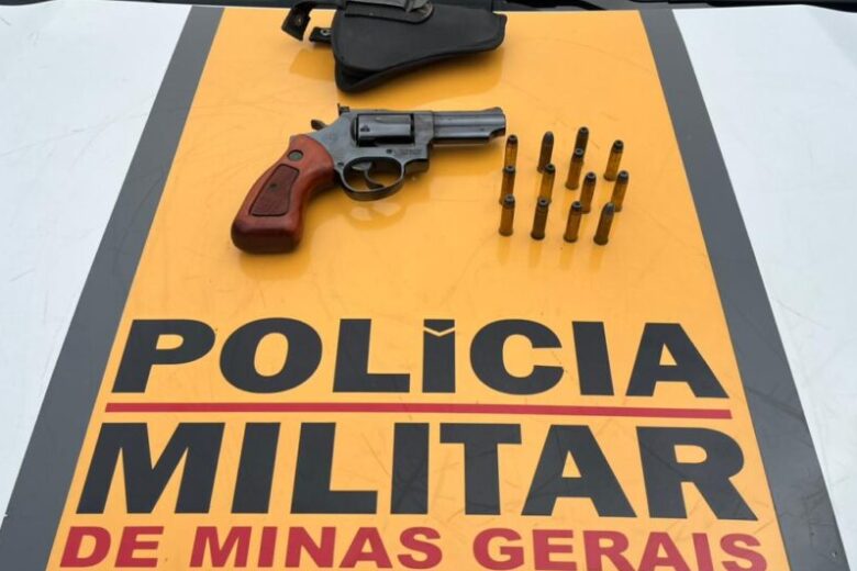 Motorista é preso por porte ilegal de arma de fogo durante operação policial em Conceição do Mato Dentro