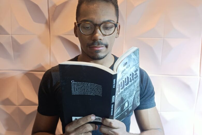 Jovem escritor itabirano lança livro de fantasia e suspense que mistura mistérios sobrenaturais e drama familiar