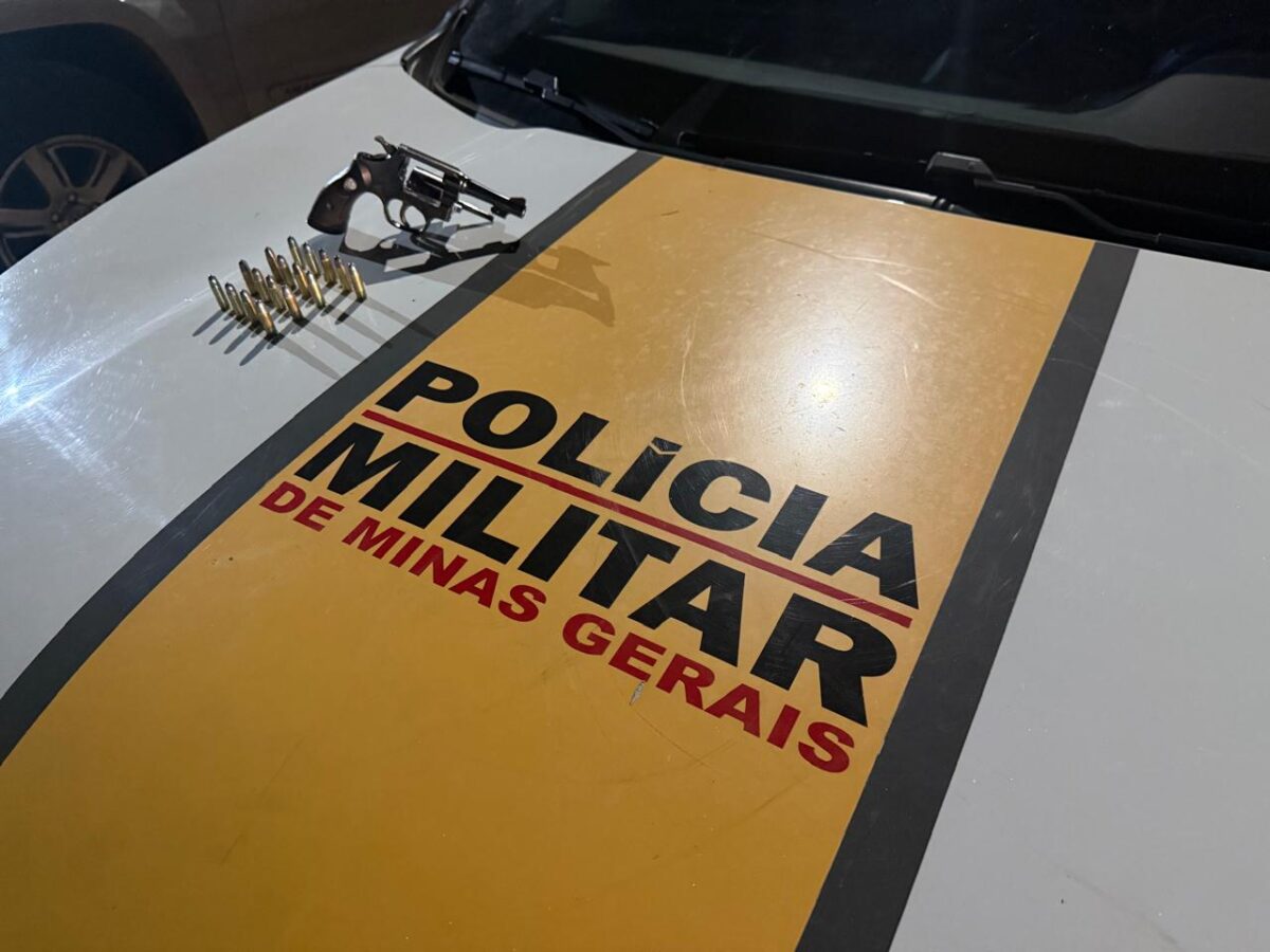 Homem é preso com revólver e caminhonete clonada em Santa Maria de Itabira