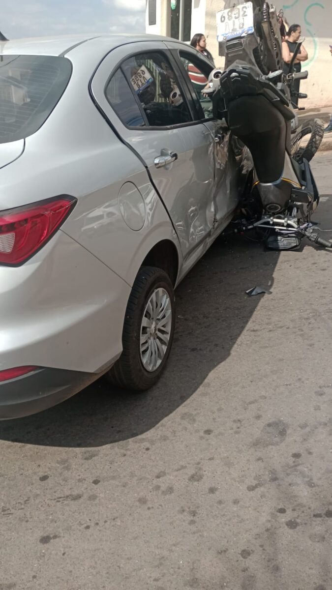 Motociclista fica ferido em colisão com carro no bairro Abóboras, em Itabira