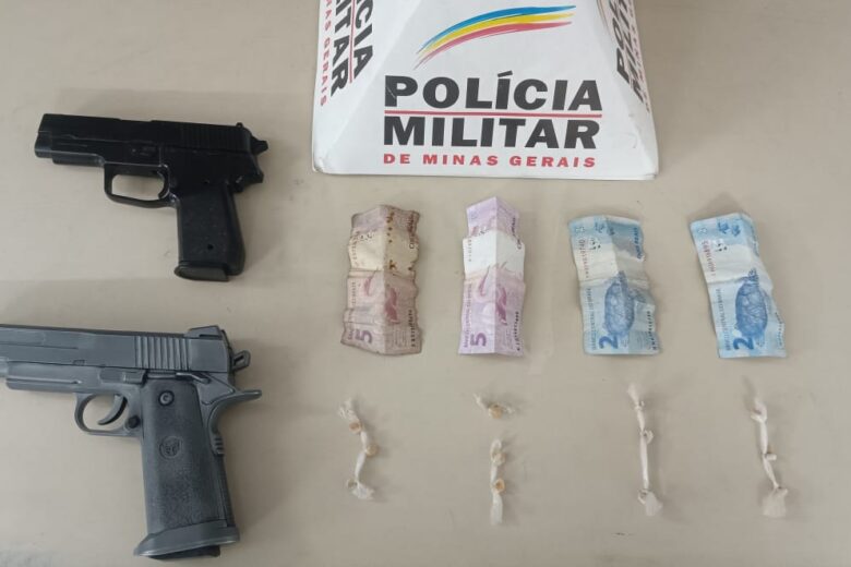 Polícia Militar apreende adolescente com drogas e simulacros de arma em João Monlevade