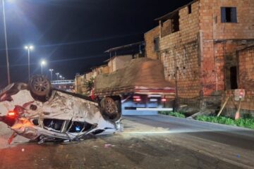 Mulher morre e dois homens ficam feridos em capotamento no Anel Rodoviário de BH