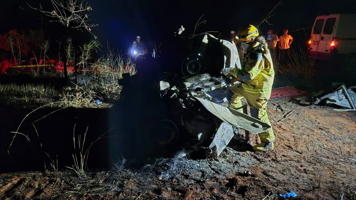 Colisão frontal na MGC-497 deixa cinco mortos, incluindo uma criança, em Prata