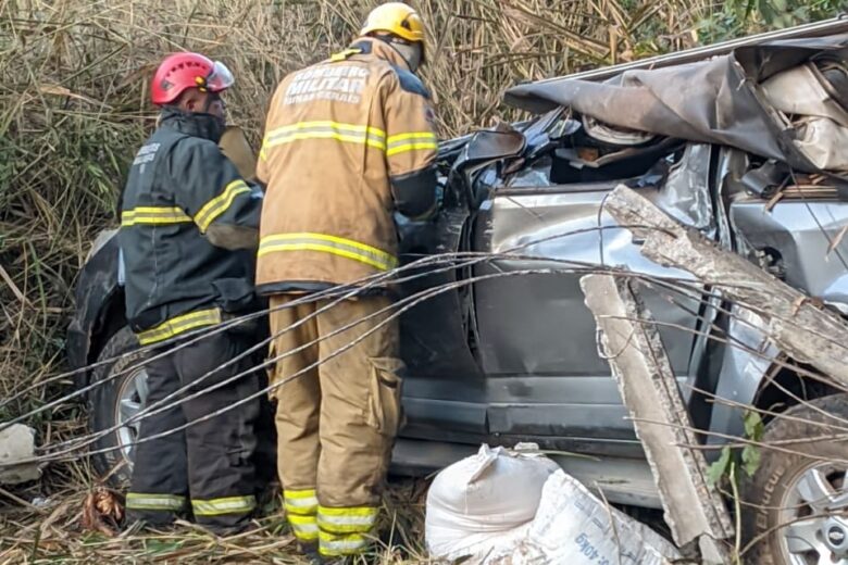 Capotamento na BR-494 deixa duas pessoas mortas em Carmo da Mata