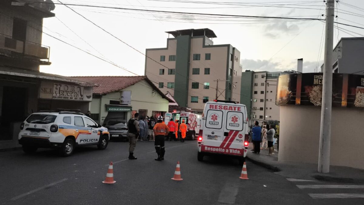 Homem tem crise convulsiva ao dirigir e choca carro contra muro, em João Monlevade