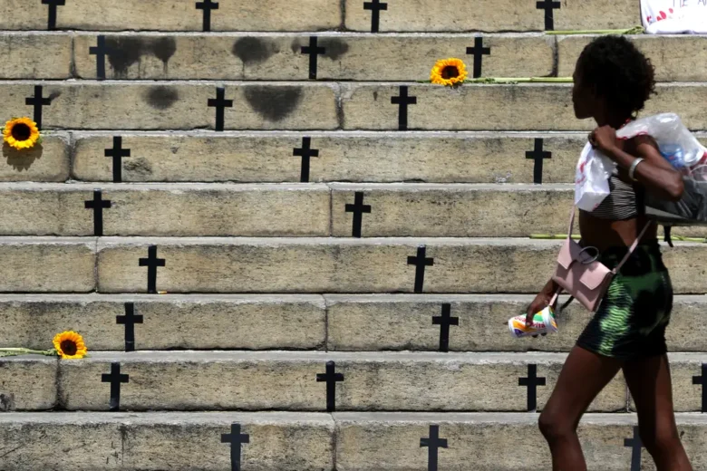 Casos de feminicídio por arma de fogo aumentam em 2025 no país
