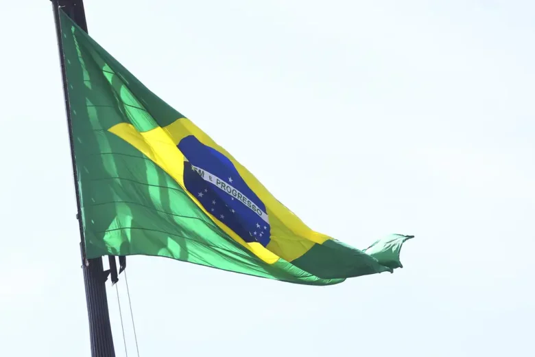 Brasil aciona OMC contra tarifas de até 50% dos EUA sobre produtos brasileiros