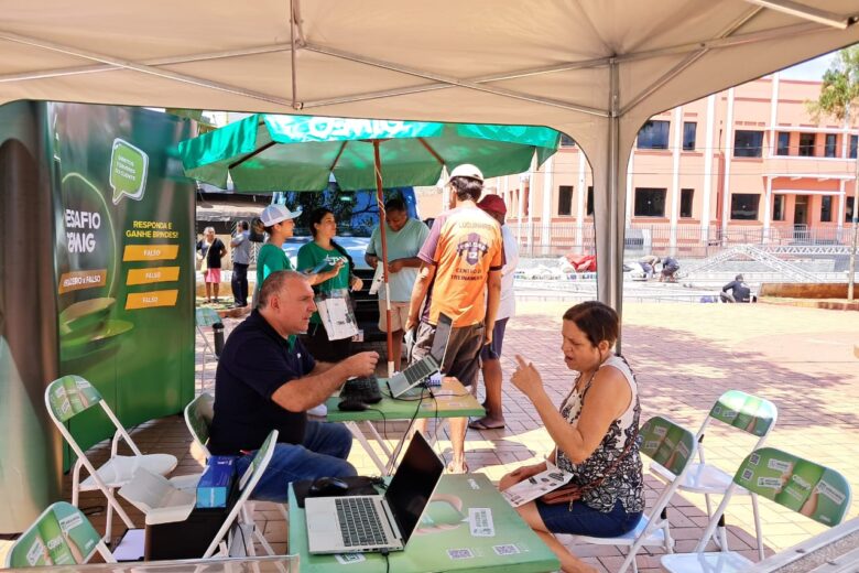 O  evento “Cemig na Praça” leva atendimento à população de João Monlevade na Praça do Povo