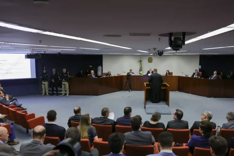 Confira principais defesas feitas no 2º dia do julgamento de Bolsonaro