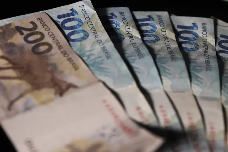 Bancos terão de avisar clientes antes de débito automático