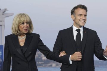 Macron e esposa apresentarão provas científicas nos EUA para refutar teoria conspiratória sobre gênero de Brigitte