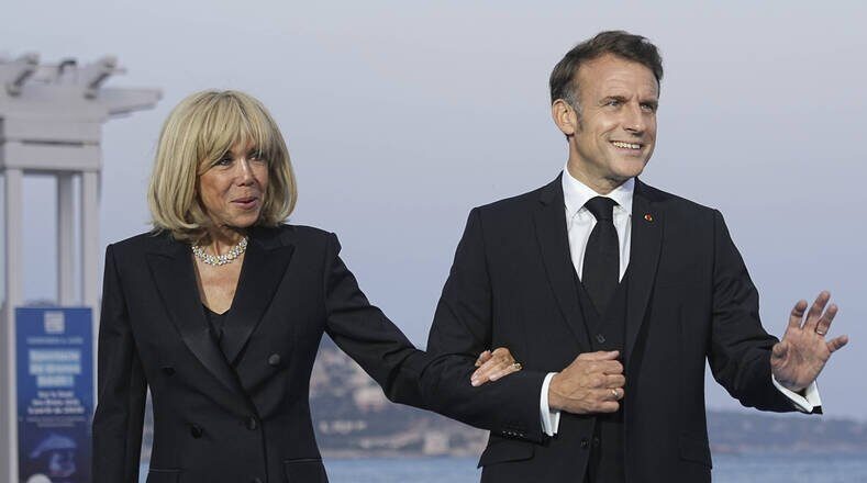 Macron e esposa apresentarão provas científicas nos EUA para refutar teoria conspiratória sobre gênero de Brigitte