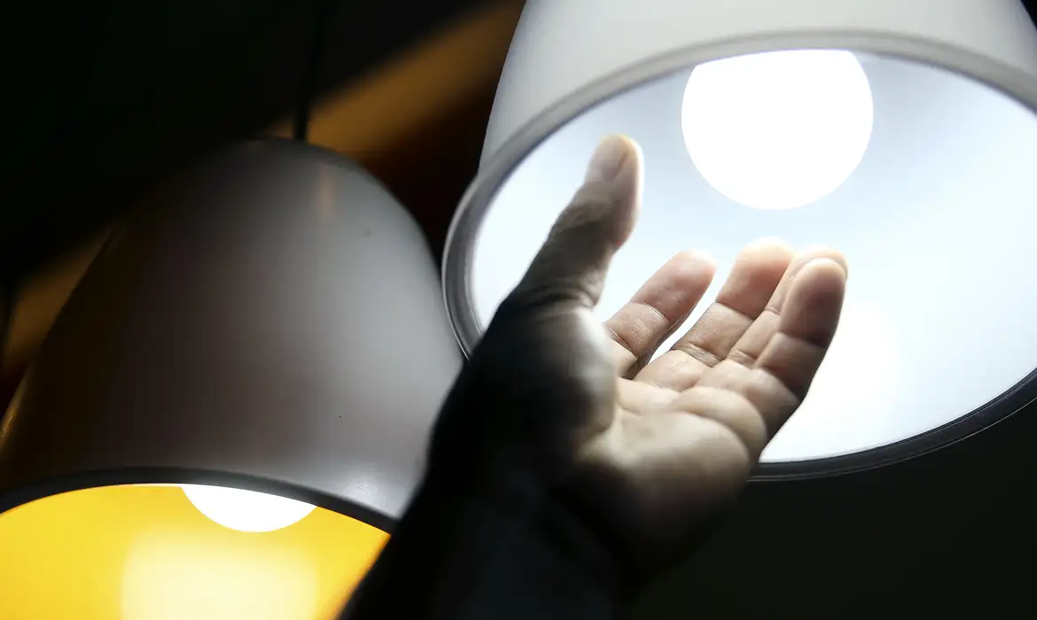 Gratuidade em conta de luz para baixa renda vai à sanção presidencial