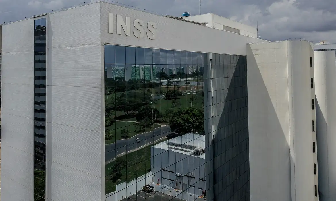 Usada como laranja em fraudes do INSS, idosa cearense acumula processos