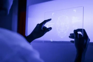 Inteligência artificial ameaça aprendizado da escrita, alerta autor