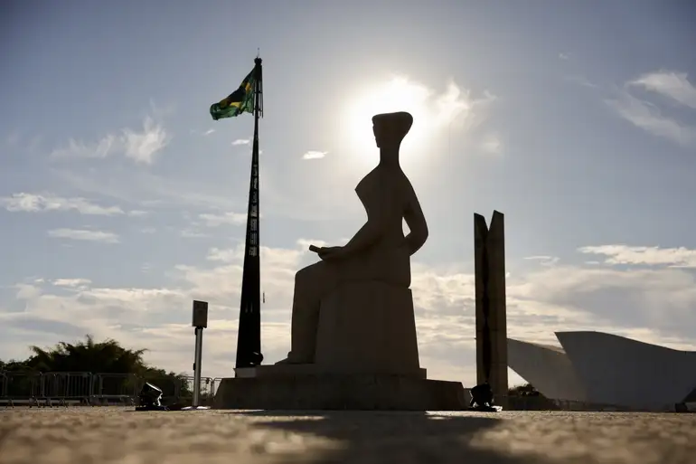 STF derruba aposentadoria compulsória como sanção máxima para juízes condenados