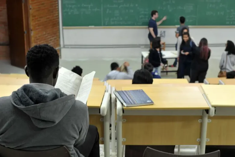 MEC oferta 7,8 mil vagas de pós-graduação gratuita para professores