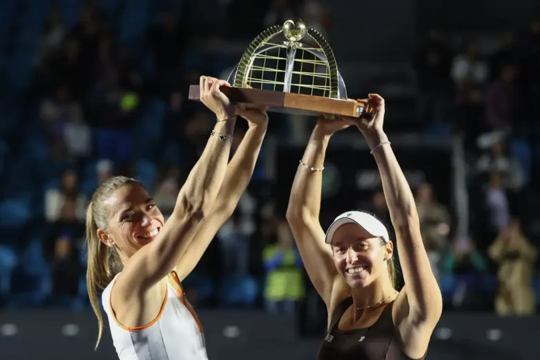 Luisa Stefani e Timea Babos vencem nas duplas do SP Open