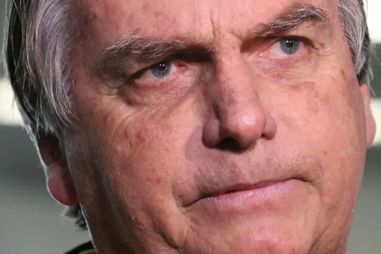 STF condena Bolsonaro a 27 anos e três meses de prisão