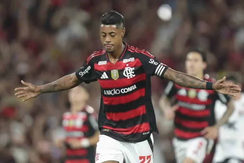 Flamengo enfrenta PSG em busca do título da Copa Intercontinental