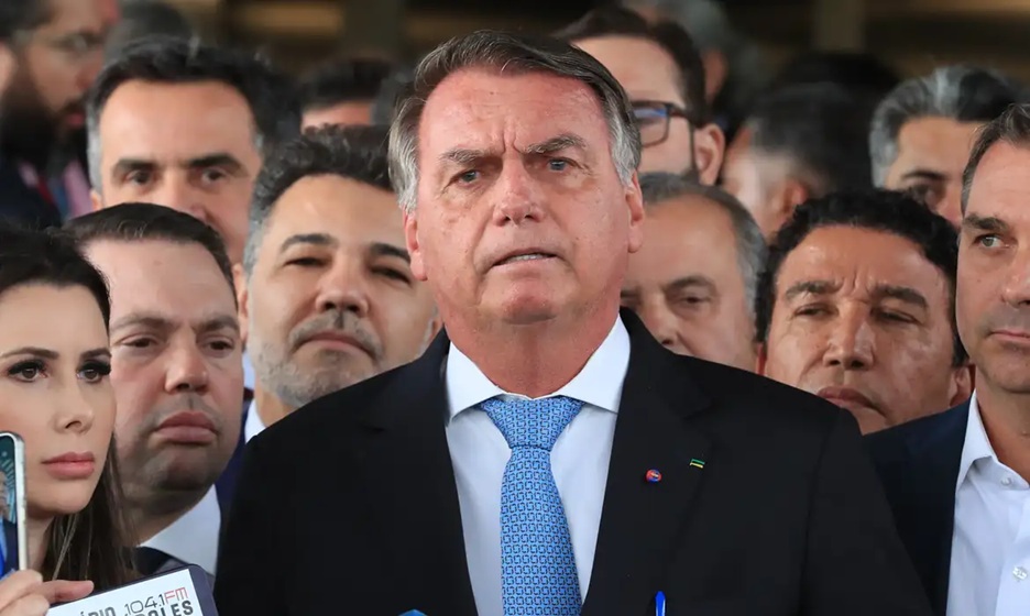 Jair Bolsonaro apresenta melhora clínica, mas segue internado em UTI