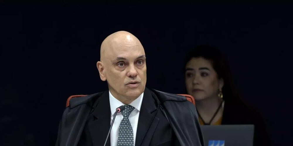 Julgamento do Bolsonaro: leitura do relatório de Alexandre de Moraes dura 1h40, destaca cronologia do golpe e alegações de defesas
