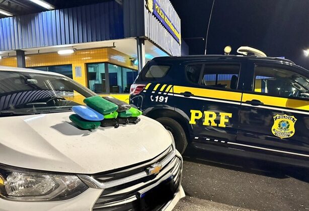 PRF apreende 11 kg de maconha e prende dois jovens na BR-040