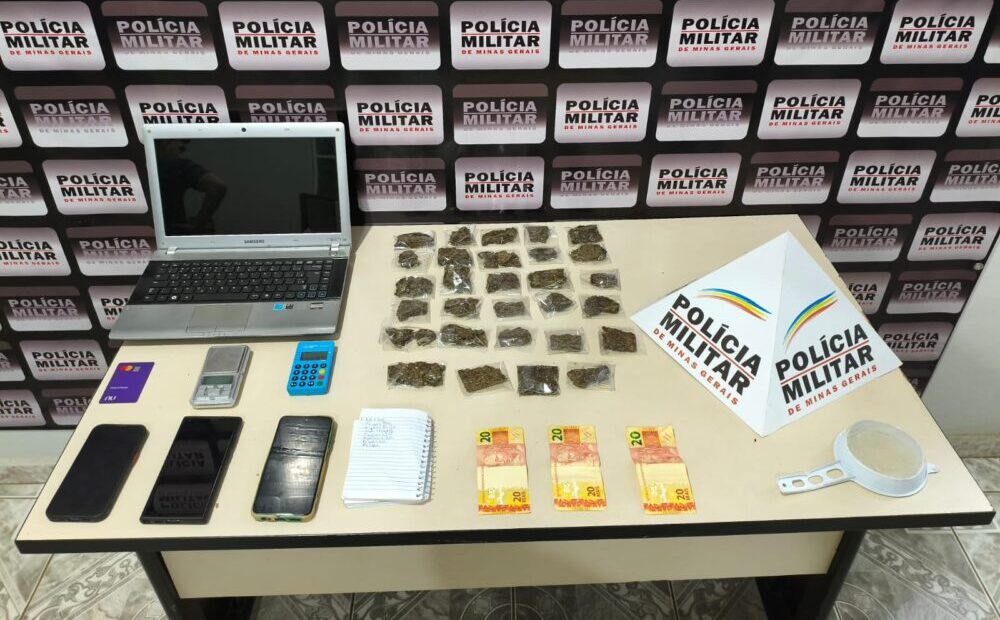 Polícia Militar prende dois homens por tráfico e apreende drogas, dinheiro e motocicleta em São Domingos do Prata